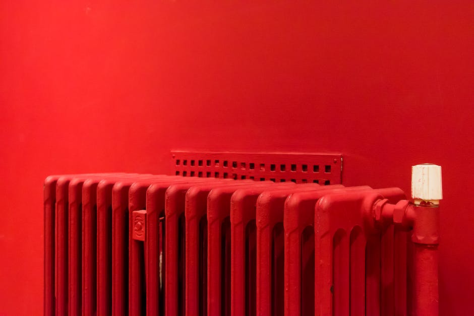 Rippenrohrheizkörper in een industriële omgeving, ideaal voor elektrische verwarmingssystemen.